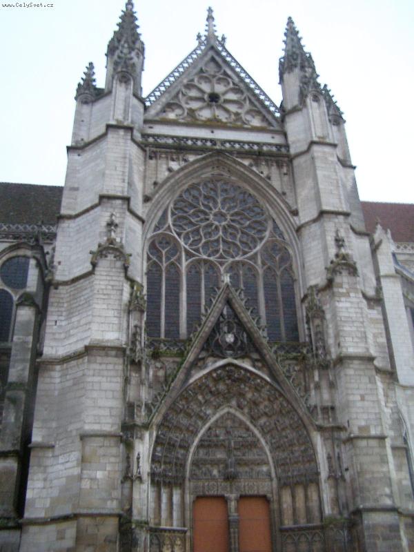 Foto: kostel v auxerre