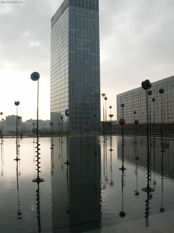 Foto: Nov� �tvrt