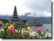 Chr�m Puru Ulun Danu - Bali