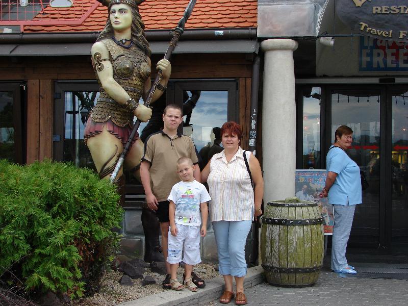 Foto: Cesta na dovolenou- p�echod Hat�,Free Shop-J� a synov�