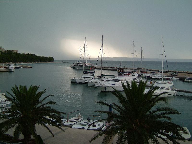 Foto: Ba�ka Voda - p�ed bou�kou