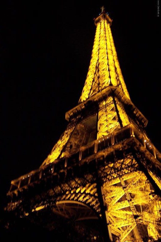 Foto: Eiffelovka v noci