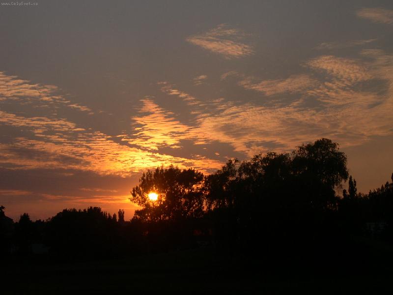 Foto: z�pad slunce..-I v Ostrav� m��e b�t kr�sn� z�pad slunce...