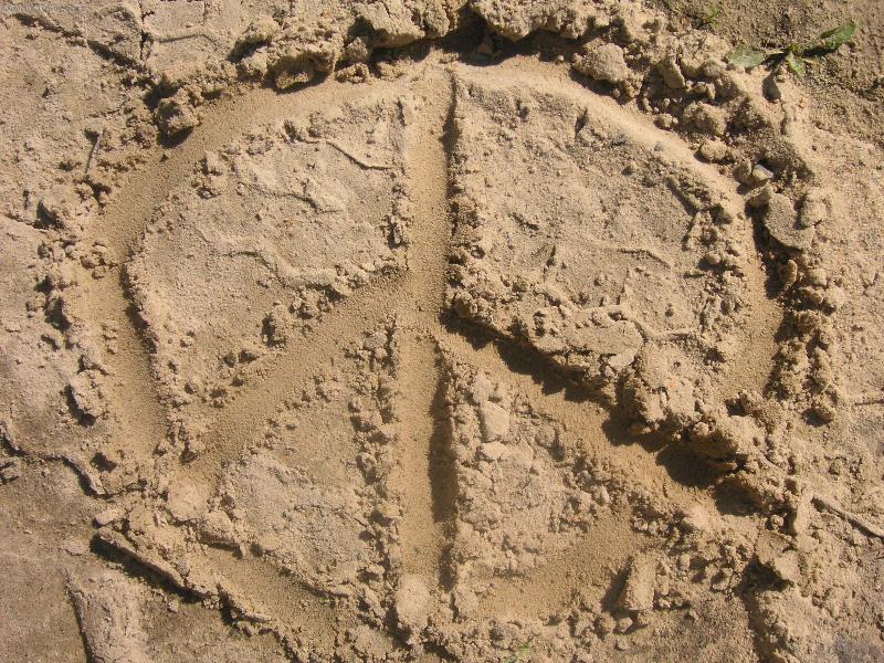 Foto: PEACE-i p�sek v�, �e v m�ru je pot�eba