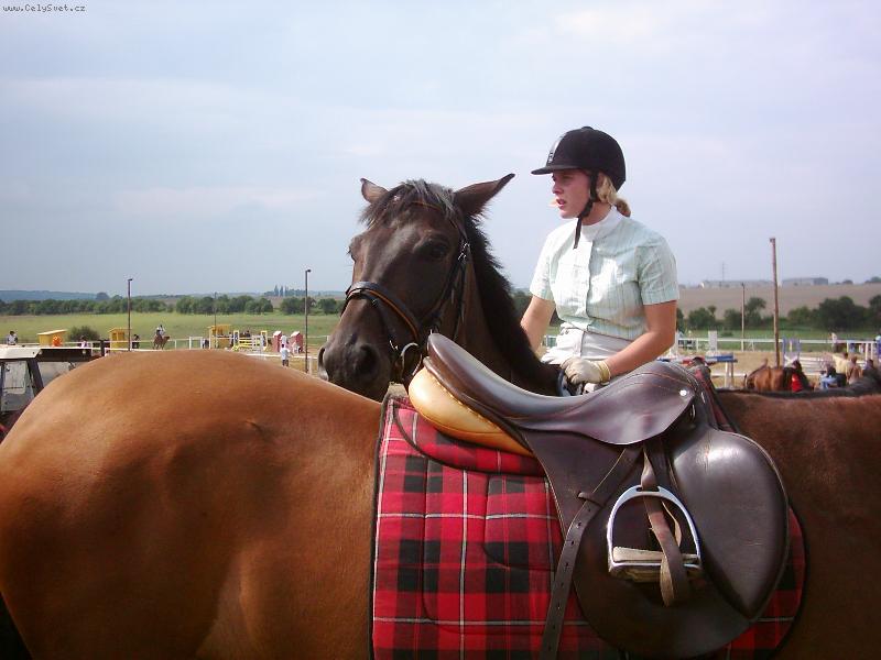 Foto: Dita a Ibi�ek-u� si zase v��m� jinejch kon� achjo