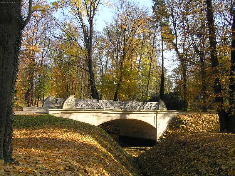 Foto: St��brn� most-Foto mostu Podz�meck� zahrada v Krom���i