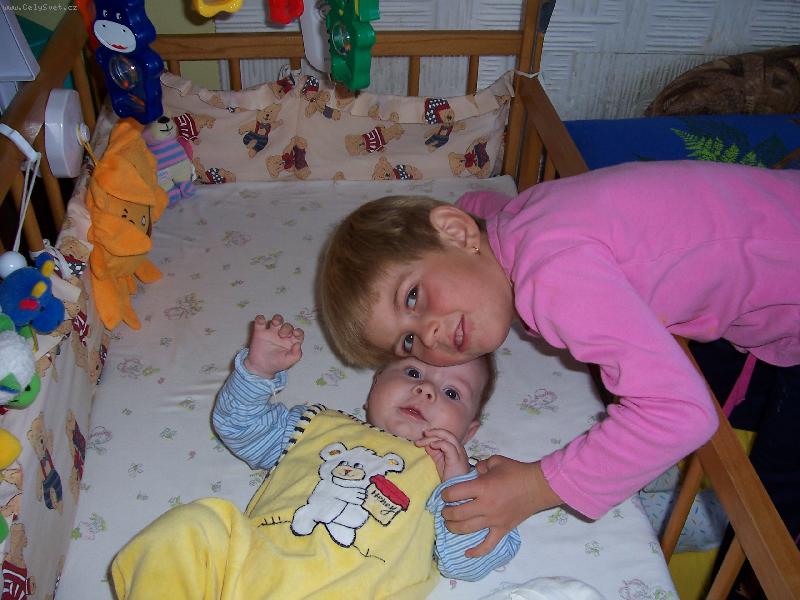 Foto: sourozeneck� l�ska-Ad�lka a Luk�ek