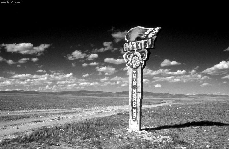 Foto: V�tejte v pustin�-...stovky kilometr� kolem nic...