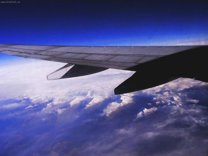 Foto: Alpy z deseti tis�c metr�-Pohled na zasn�en� Alpy z letadla spole�nosti Travel Service