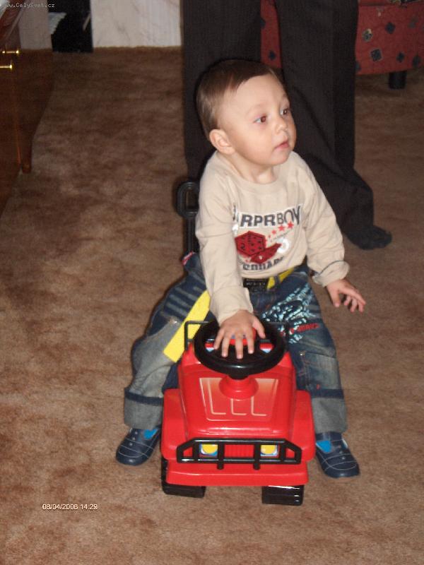Foto: Moje prvn� aut��ko-K sv�m 1.narozenin�m jsem dostal nov� v�z