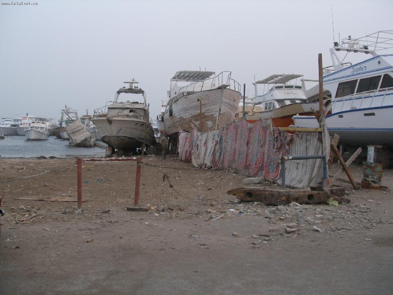 Foto: Hurghada-p��stav, kde se zastavil �as