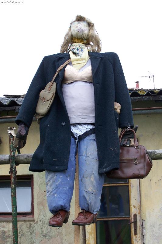 Foto: p�len� �arod�jnice-30.4.byla up�lena