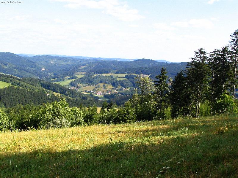 Foto: ...a to je ta kr�sn� zem�, zem� �esk�, domov m�j-pohled do �dol� z Host�nsk�ch vrch�
