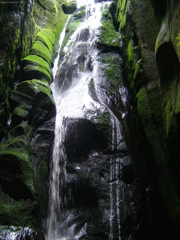 Foto: Adr�pa�sk� sk�ly-vodop�d...