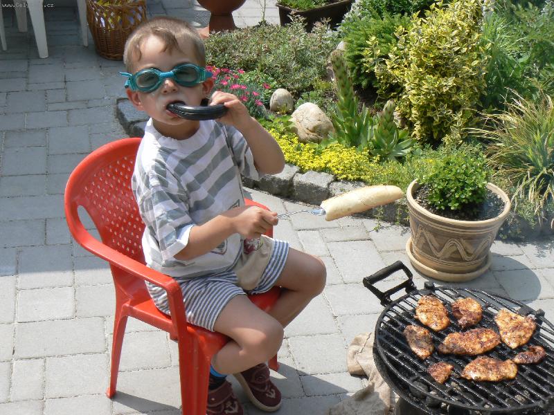 Foto: grilov�n�-no a kou� m�  nevad�