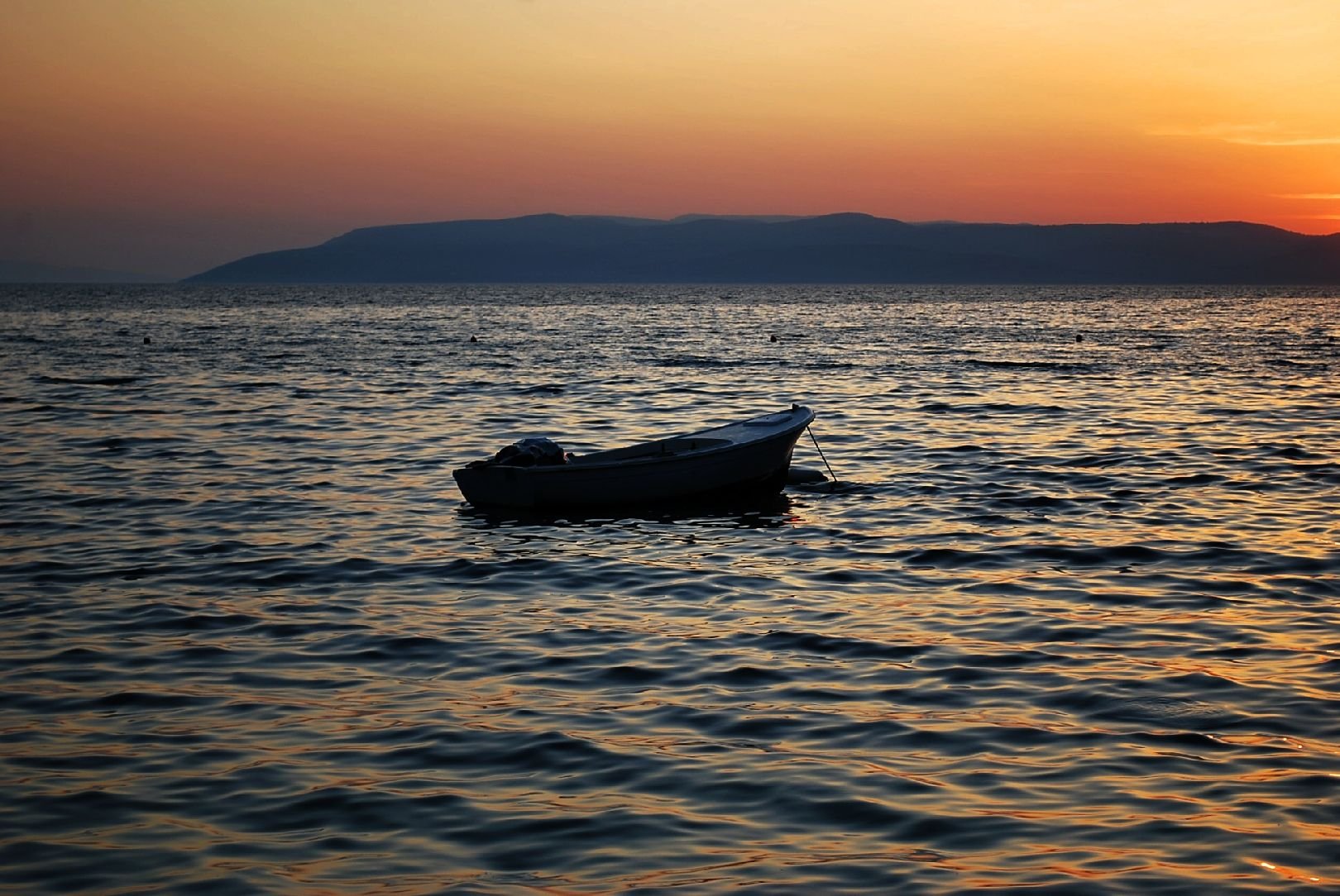 Foto: lo�ka v soumraku