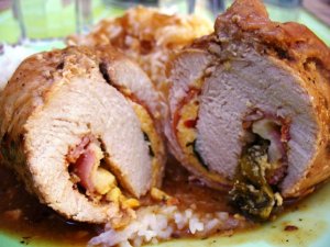 Recept online: Kr�t� z�vitky: Kr�t� z�vitky pln�n� mlet�m masem, �alotkou a �apiony, obalen� ve slanin� a restovan� na b�l�m v�n�