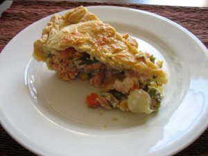 Recept online: Zeleninov� kol�� s lososem : Slan� kol�� z k�ehk�ho t�sta se �pen�tem, ch�estem, p�rkem a kousky lososa  